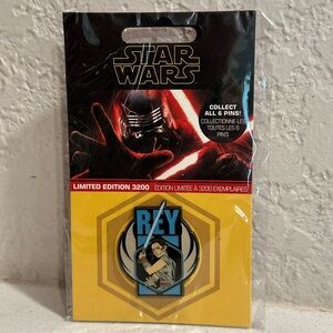 Disney Parks Star Wars Rey Limited Edition NWT pin rare